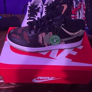 Nike crazy camo dunks